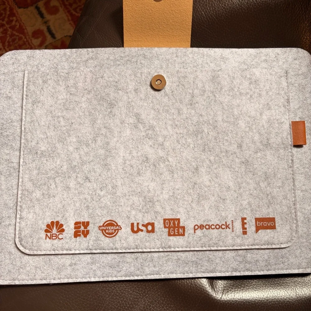 NWOT Universal Laptop + Tablet Sleeve Gray Felt /Brown Pleader Promotional Gift